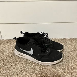 Nike Thea
